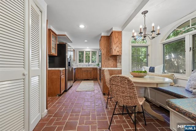 1 Seneca Place, Montclair, NJ 07043