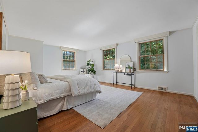 1 Seneca Place, Montclair, NJ 07043