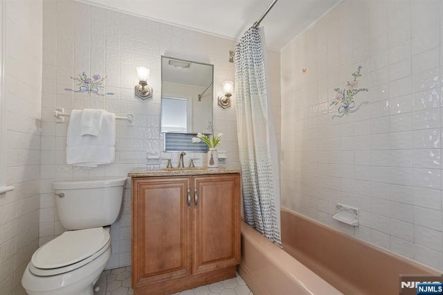 1 Seneca Place, Montclair, NJ 07043