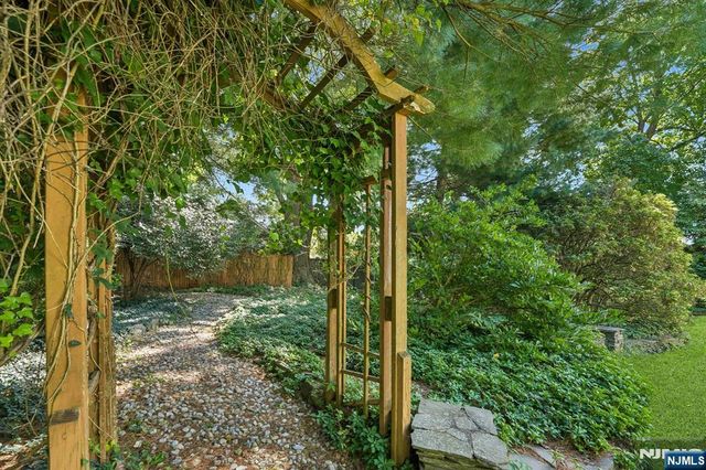 1 Seneca Place, Montclair, NJ 07043
