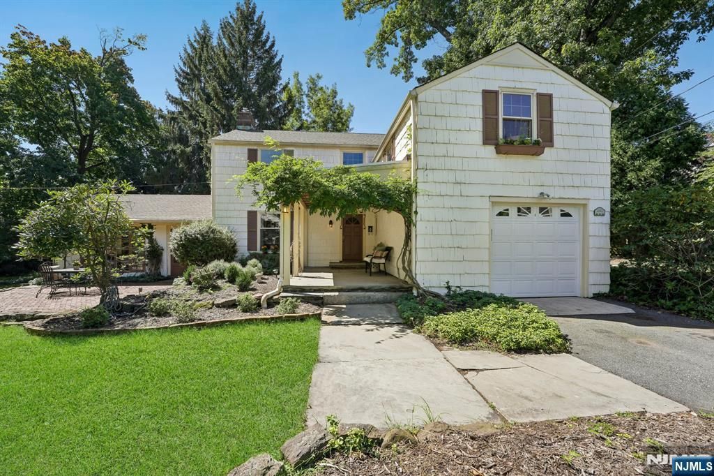 1 Seneca Place, Montclair, NJ 07043