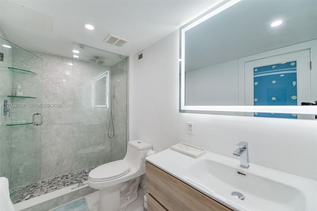 2301 Collins Ave 529, Miami Beach, FL 33139