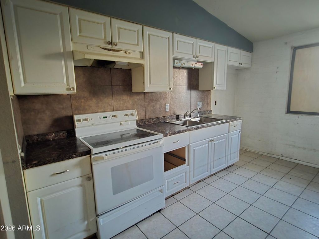 10302 W OAKMONT Drive, Sun City, AZ 85351 — photo 2
