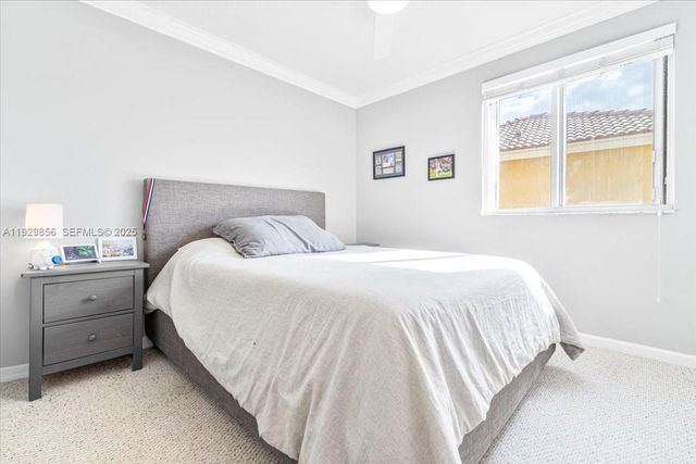 920 Golden Cane Dr, Weston, FL 33327