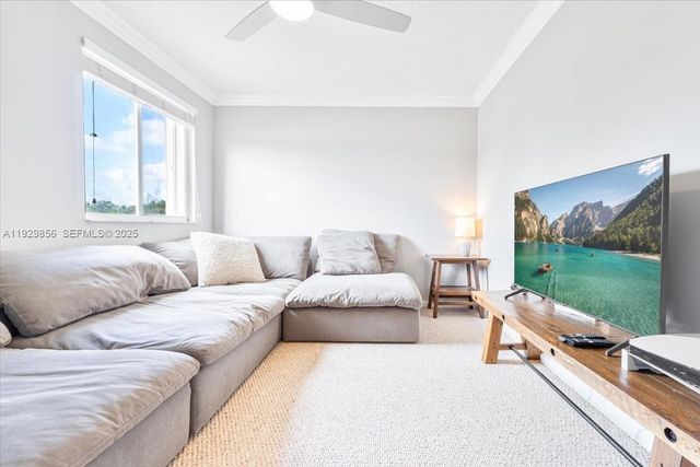 920 Golden Cane Dr, Weston, FL 33327