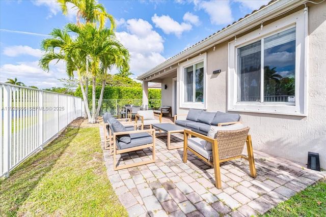 920 Golden Cane Dr, Weston, FL 33327