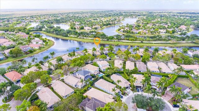 920 Golden Cane Dr, Weston, FL 33327