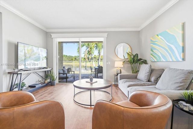 920 Golden Cane Dr, Weston, FL 33327