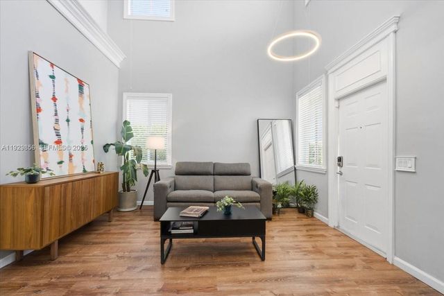 920 Golden Cane Dr, Weston, FL 33327