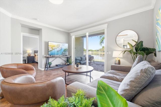 920 Golden Cane Dr, Weston, FL 33327