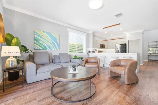 920 Golden Cane Dr, Weston, FL 33327