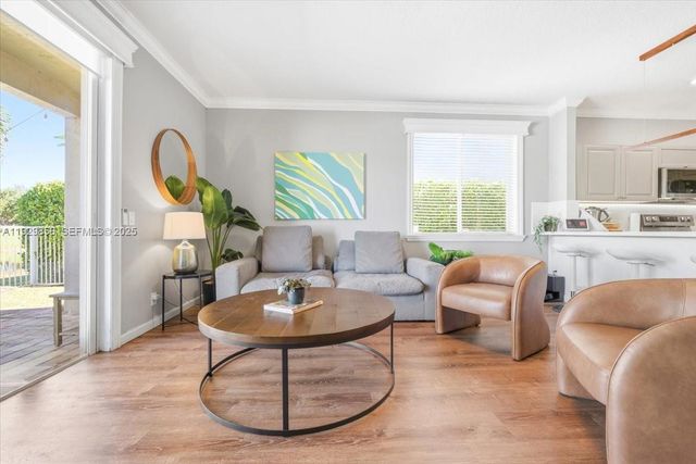 920 Golden Cane Dr, Weston, FL 33327