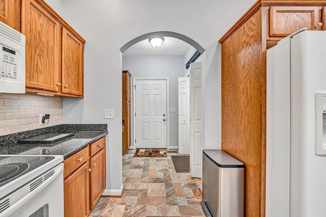 6651 Stonelyn Cottage CT, Roanoke, VA 24019