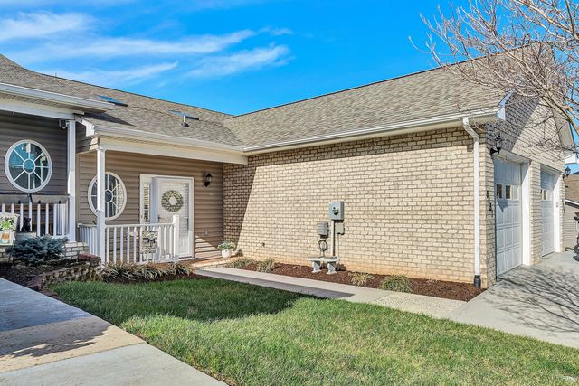 6651 Stonelyn Cottage CT, Roanoke, VA 24019