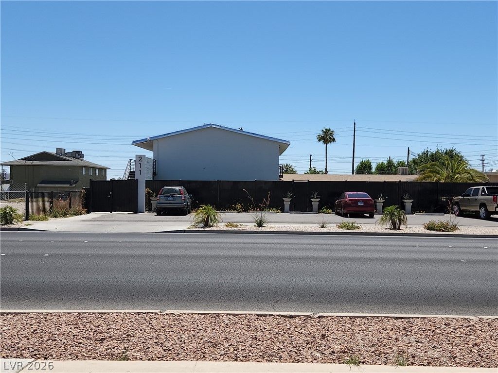 211 South 13th Street 6, Las Vegas, NV 89101