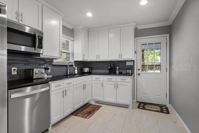 1417 Hill Street, Grapevine, TX 76051