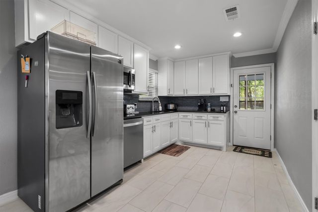 1417 Hill Street, Grapevine, TX 76051