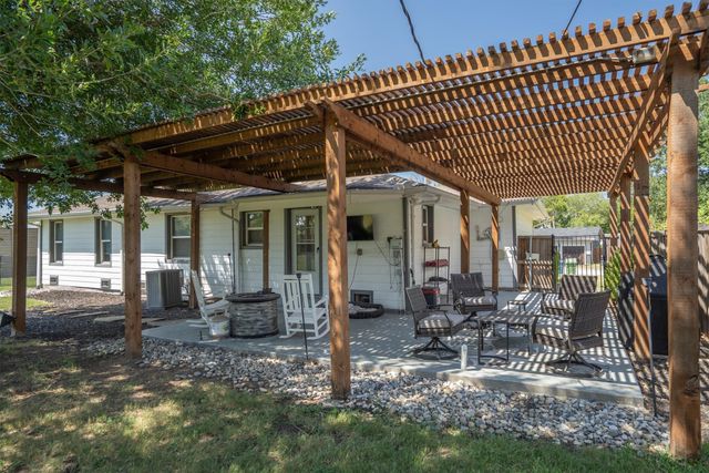1417 Hill Street, Grapevine, TX 76051