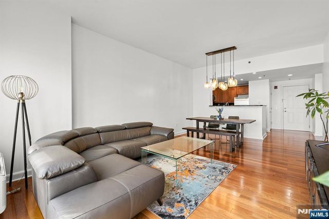 6503 City Place, Edgewater, NJ 07020