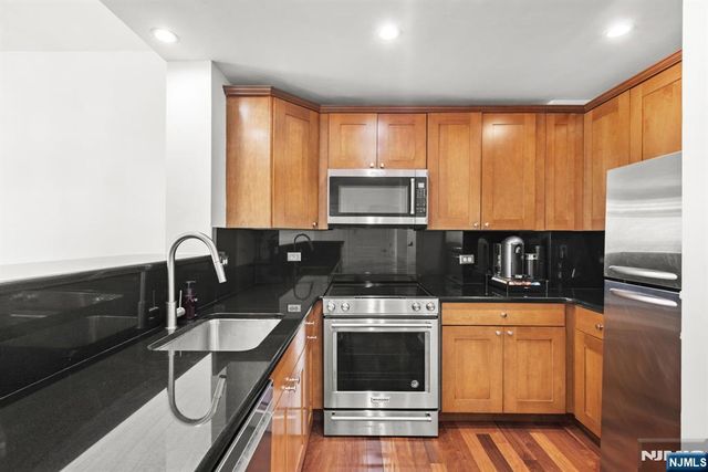 6503 City Place, Edgewater, NJ 07020