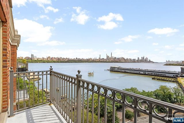 6503 City Place, Edgewater, NJ 07020