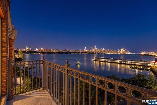 6503 City Place, Edgewater, NJ 07020