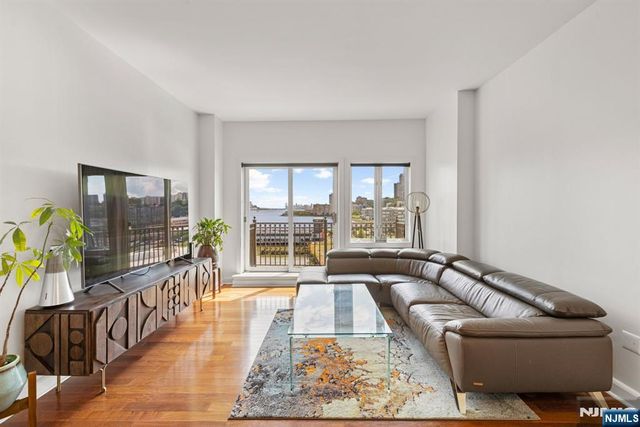 6503 City Place, Edgewater, NJ 07020
