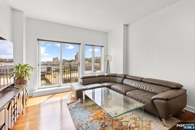 6503 City Place, Edgewater, NJ 07020