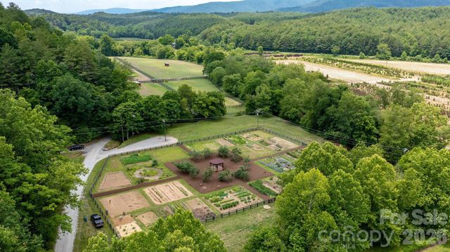 4420 Walnut Ridge Drive, Lenoir, NC 28645