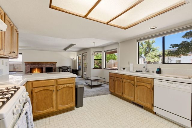6009 Azuelo Avenue NW, Albuquerque, NM 87120