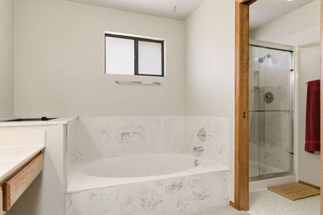 6009 Azuelo Avenue NW, Albuquerque, NM 87120