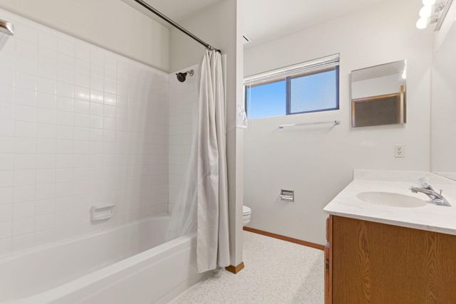 6009 Azuelo Avenue NW, Albuquerque, NM 87120