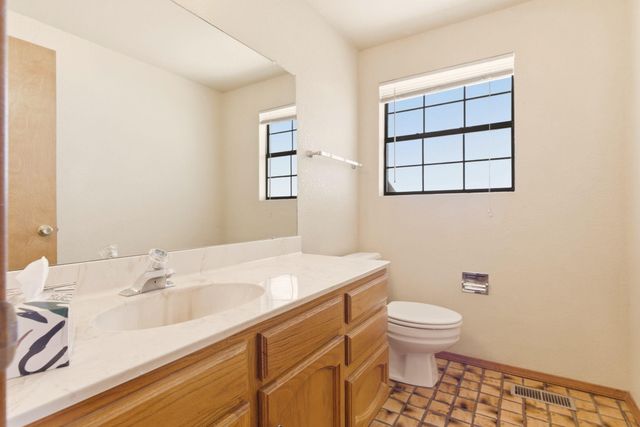 6009 Azuelo Avenue NW, Albuquerque, NM 87120