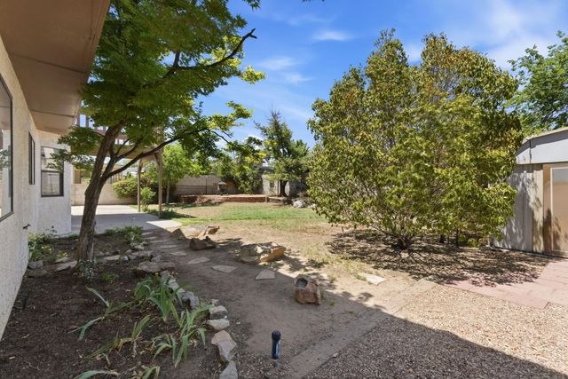 6009 Azuelo Avenue NW, Albuquerque, NM 87120