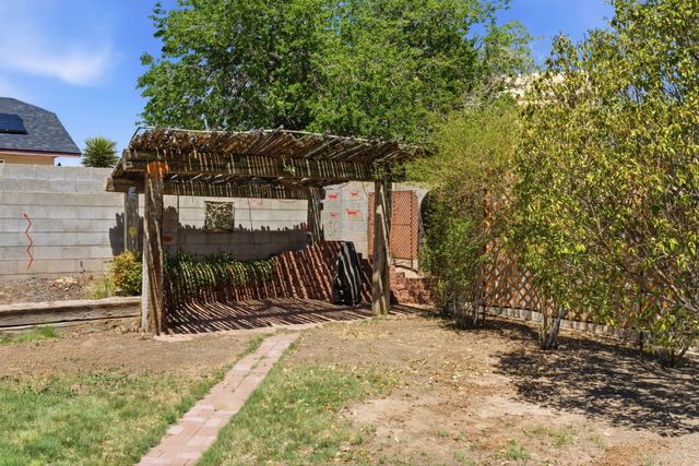6009 Azuelo Avenue NW, Albuquerque, NM 87120