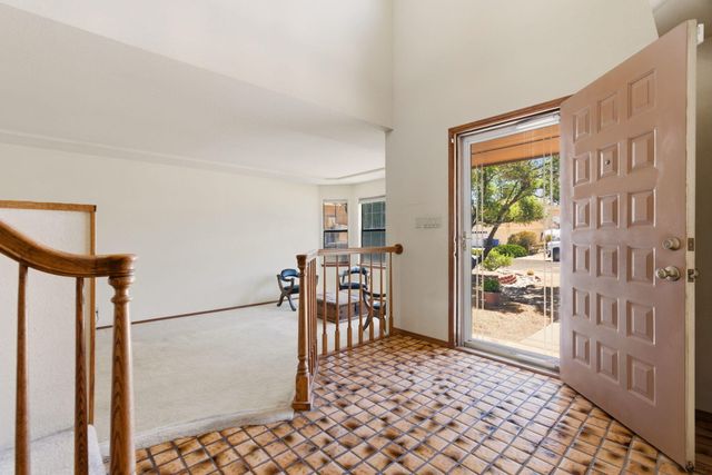6009 Azuelo Avenue NW, Albuquerque, NM 87120