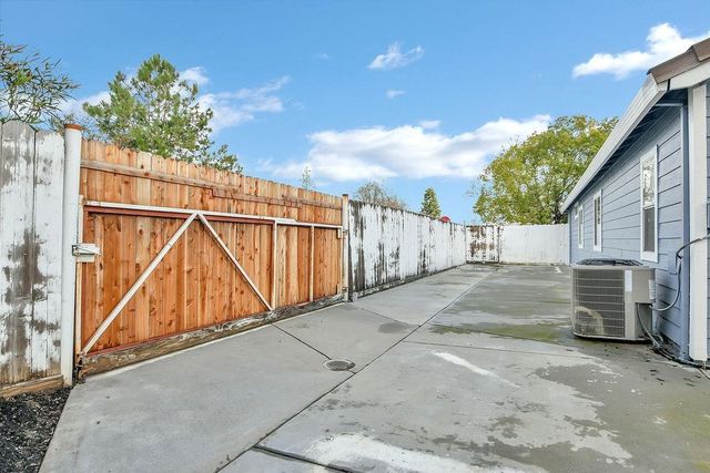 5200 Grass Valley Way, Antioch, CA 94531