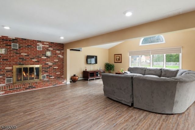 77 Harrison St, Clark Twp., NJ 07066