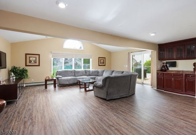 77 Harrison St, Clark Twp., NJ 07066