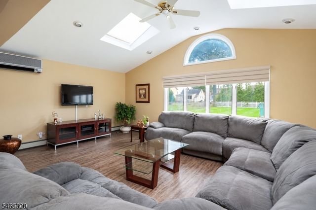 77 Harrison St, Clark Twp., NJ 07066