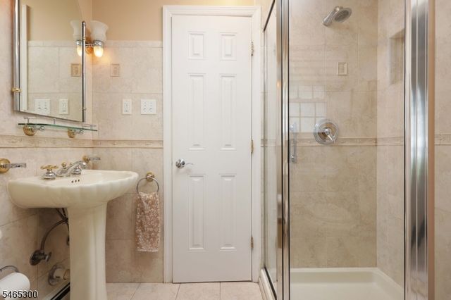 77 Harrison St, Clark Twp., NJ 07066