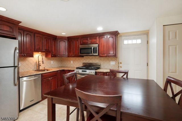 77 Harrison St, Clark Twp., NJ 07066
