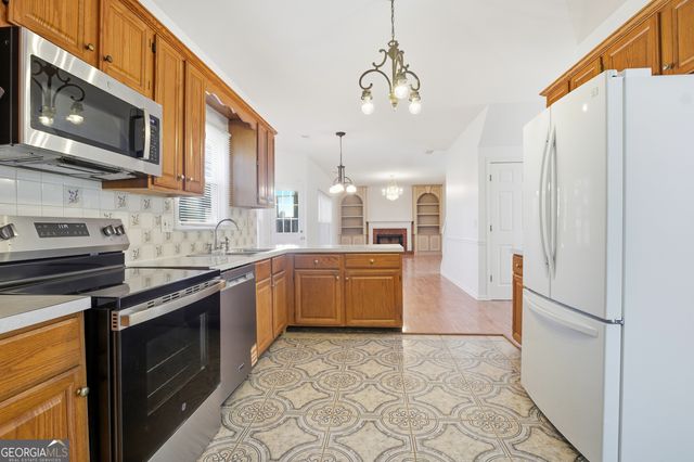 1660 Calvin Davis Circle, Lawrenceville, GA 30043