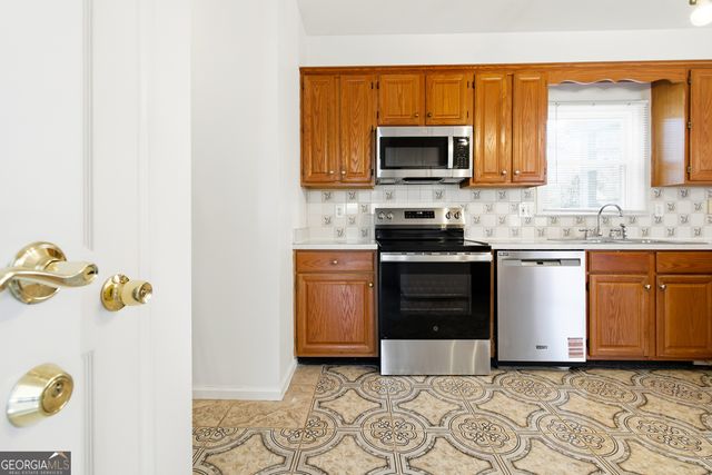 1660 Calvin Davis Circle, Lawrenceville, GA 30043