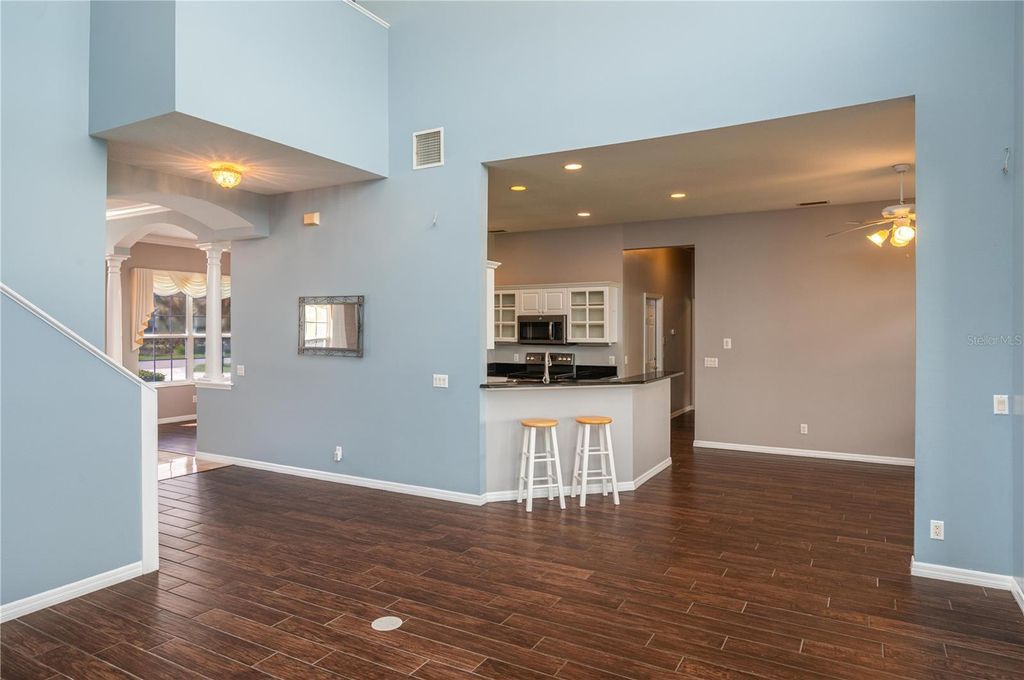 Image 15 of property listing at 329 HAMILTON SHORES DRIVE NE, Winter Haven, FL 33881