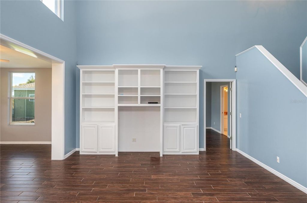 Image 16 of property listing at 329 HAMILTON SHORES DRIVE NE, Winter Haven, FL 33881