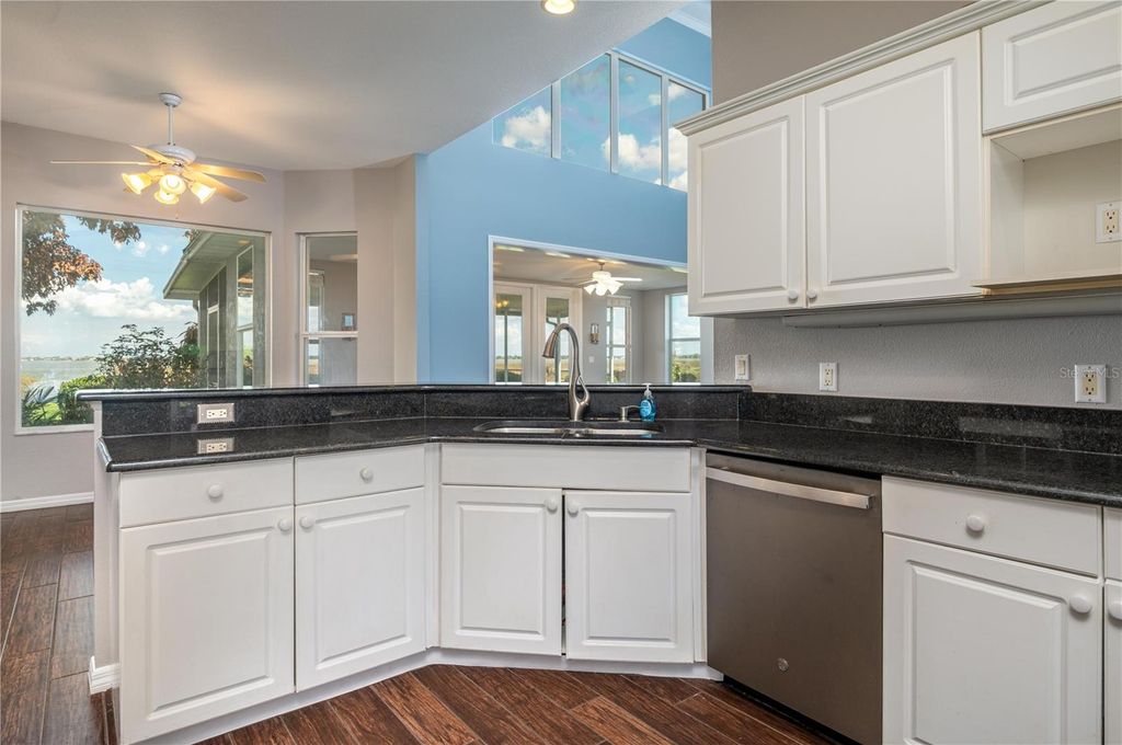 Image 22 of property listing at 329 HAMILTON SHORES DRIVE NE, Winter Haven, FL 33881