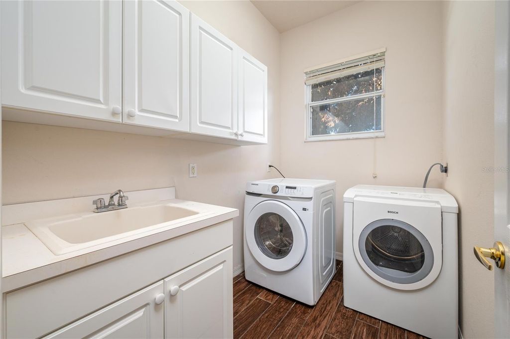 Image 23 of property listing at 329 HAMILTON SHORES DRIVE NE, Winter Haven, FL 33881