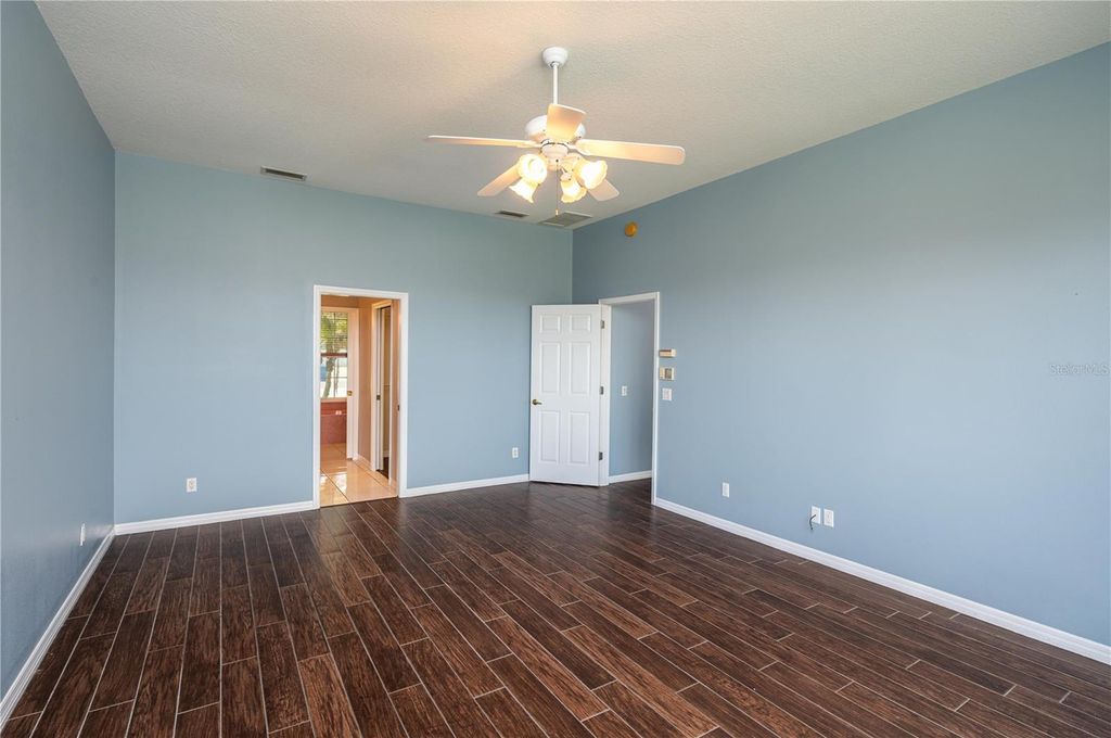 Image 25 of property listing at 329 HAMILTON SHORES DRIVE NE, Winter Haven, FL 33881