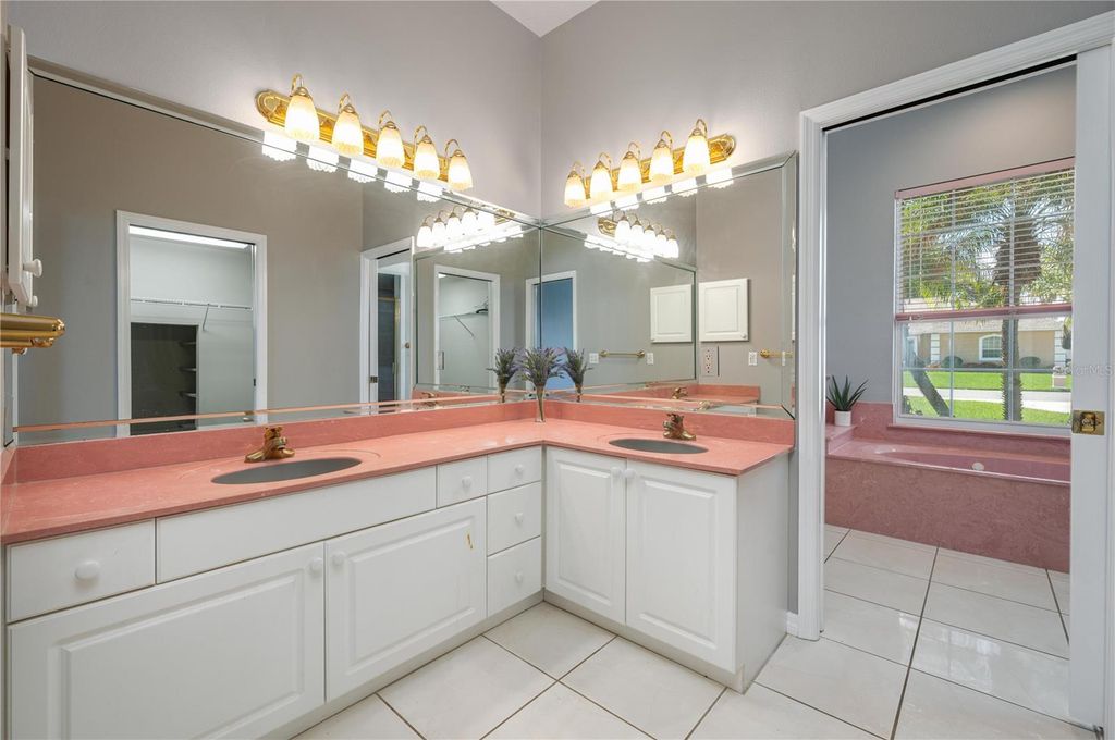 Image 27 of property listing at 329 HAMILTON SHORES DRIVE NE, Winter Haven, FL 33881